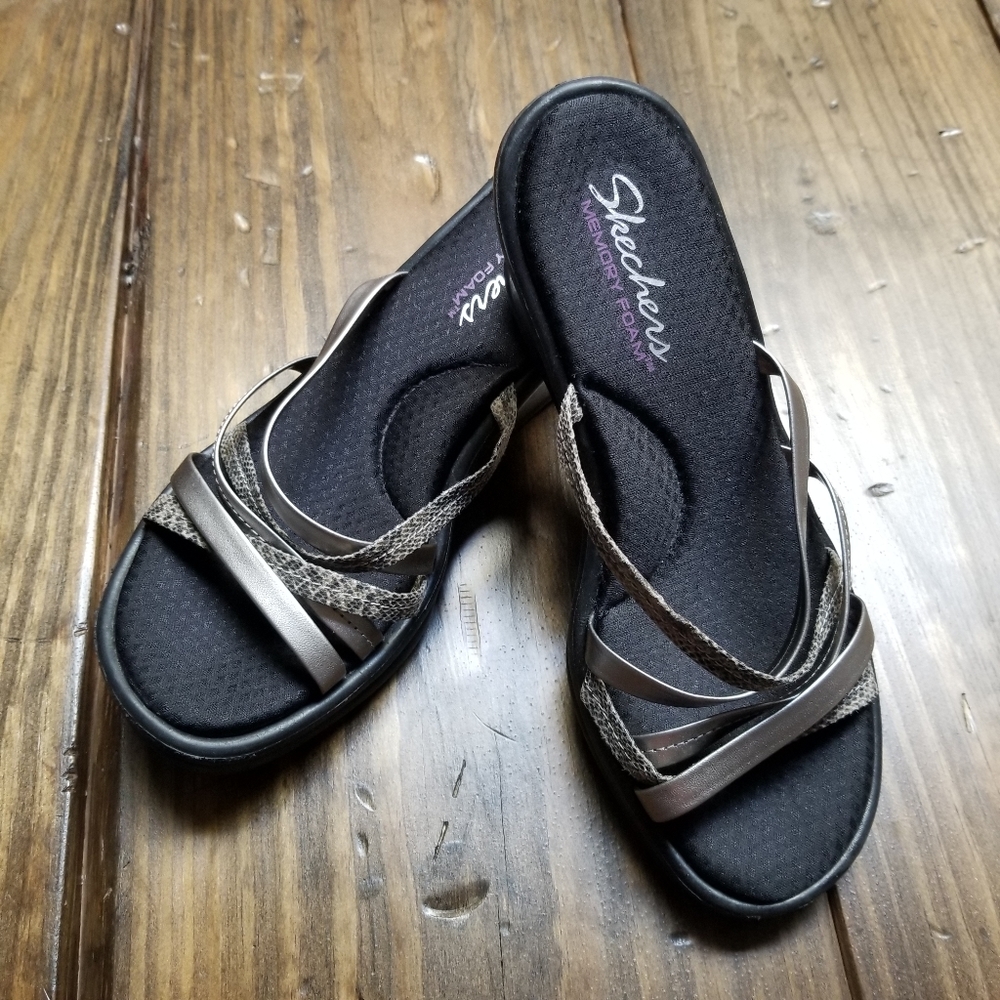 NWOT Skechers Rumbler Wave Sandals Wedge Shoes 8